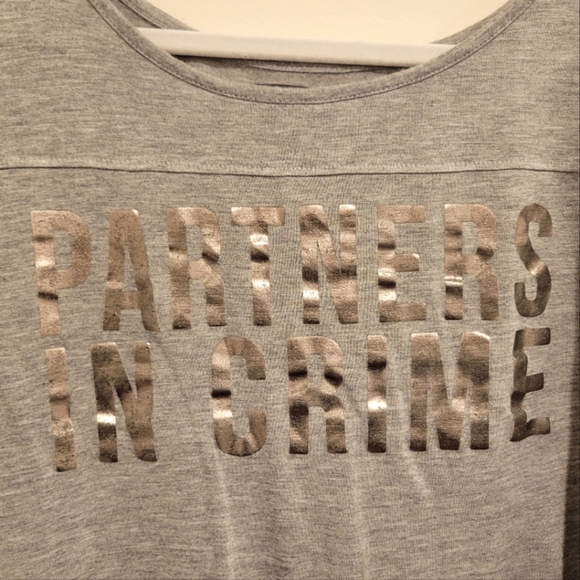 2/$18 Kendall and Kylie Gray Silver Crop Short Sleeve Top Loose Boxy Medium Tee - Picture 3 of 9